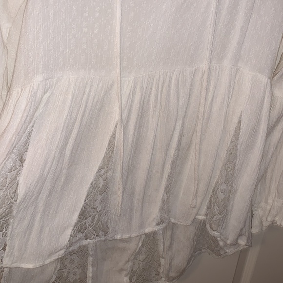 Flowy White Blouse - Picture 3 of 4